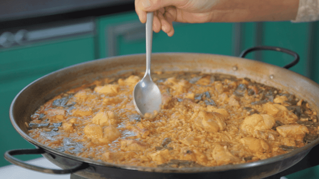 PAELLA DE POLLO Y CERDO The Cook by Silvia Lodares