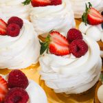 Tarta Pavlova Individual de Frutos Rojos