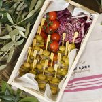 caja de picoteo con gildas de anchoa